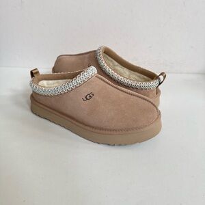 NWT UGG Tazz Platform Kids Moccasins in Tan